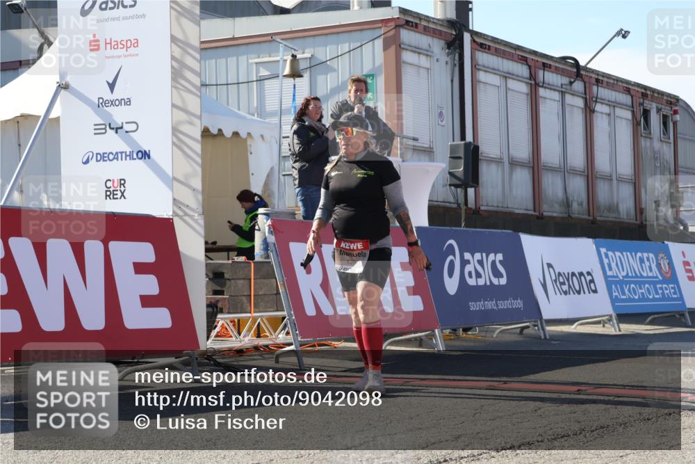 03.10.2025 - Köhlbrandbrückenlauf Luisa Fischer http://msf.ph/oto/9042098 03.10.2025 13:35:53 Ziel 4972, 6292 meine-sportfotos.de