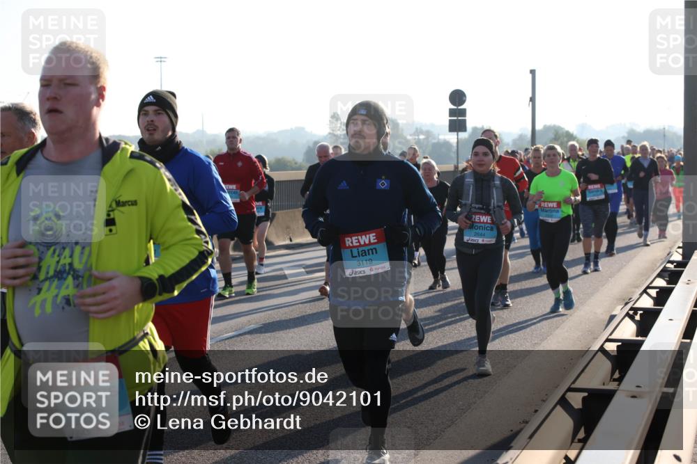 03.10.2025 - Köhlbrandbrückenlauf Lena Gebhardt http://msf.ph/oto/9042101 03.10.2025 09:25:55 Position 1 2153, 3119, 2644 meine-sportfotos.de