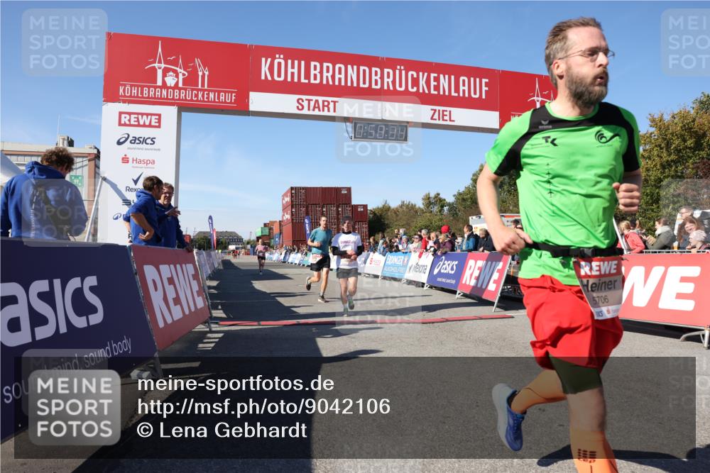 03.10.2025 - Köhlbrandbrückenlauf Lena Gebhardt http://msf.ph/oto/9042106 03.10.2025 12:58:35 Ziel 4084, 4148, 4241, 5706, 5775, 6617, 6741 meine-sportfotos.de