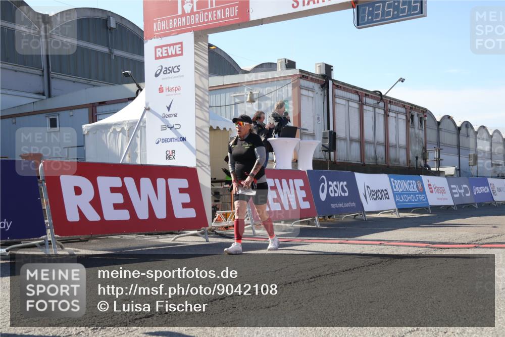 03.10.2025 - Köhlbrandbrückenlauf Luisa Fischer http://msf.ph/oto/9042108 03.10.2025 13:35:54 Ziel 4972, 6292 meine-sportfotos.de
