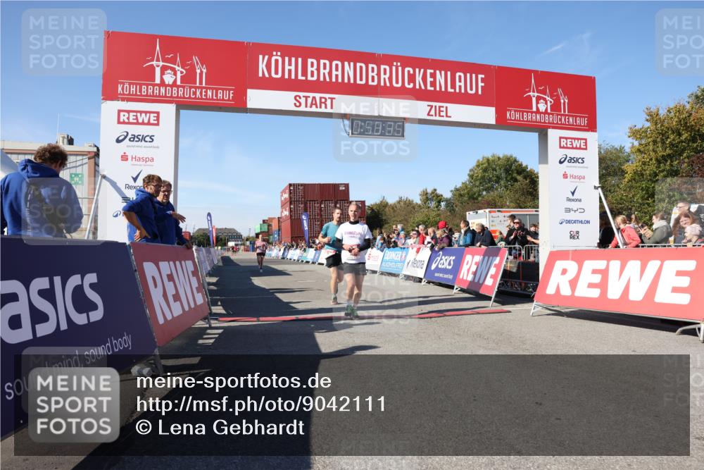03.10.2025 - Köhlbrandbrückenlauf Lena Gebhardt http://msf.ph/oto/9042111 03.10.2025 12:58:35 Ziel 4084, 4148, 4241, 5706, 5775, 6617, 6741 meine-sportfotos.de