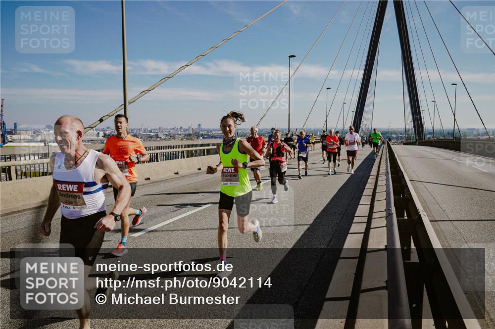 03.10.2025 - Köhlbrandbrückenlauf Michael Burmester http://msf.ph/oto/9042114 03.10.2025 12:23:22 Position 1 4300 meine-sportfotos.de