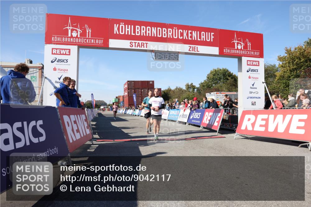 03.10.2025 - Köhlbrandbrückenlauf Lena Gebhardt http://msf.ph/oto/9042117 03.10.2025 12:58:35 Ziel 4084, 4148, 4241, 5706, 5775, 6617, 6741 meine-sportfotos.de