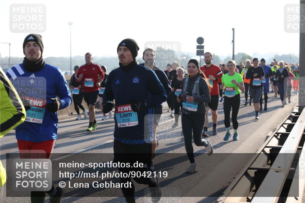 03.10.2025 - Köhlbrandbrückenlauf Lena Gebhardt http://msf.ph/oto/9042119 03.10.2025 09:25:55 Position 1 3121, 3119, 2644 meine-sportfotos.de
