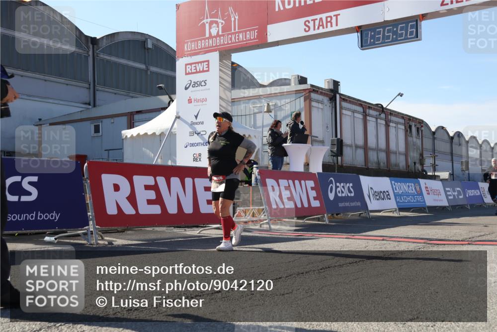 03.10.2025 - Köhlbrandbrückenlauf Luisa Fischer http://msf.ph/oto/9042120 03.10.2025 13:35:55 Ziel 4972, 6292 meine-sportfotos.de