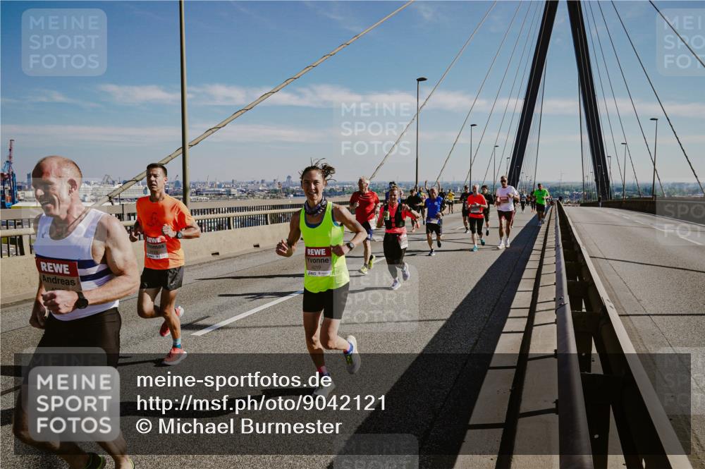 03.10.2025 - Köhlbrandbrückenlauf Michael Burmester http://msf.ph/oto/9042121 03.10.2025 12:23:22 Position 1 4219 meine-sportfotos.de