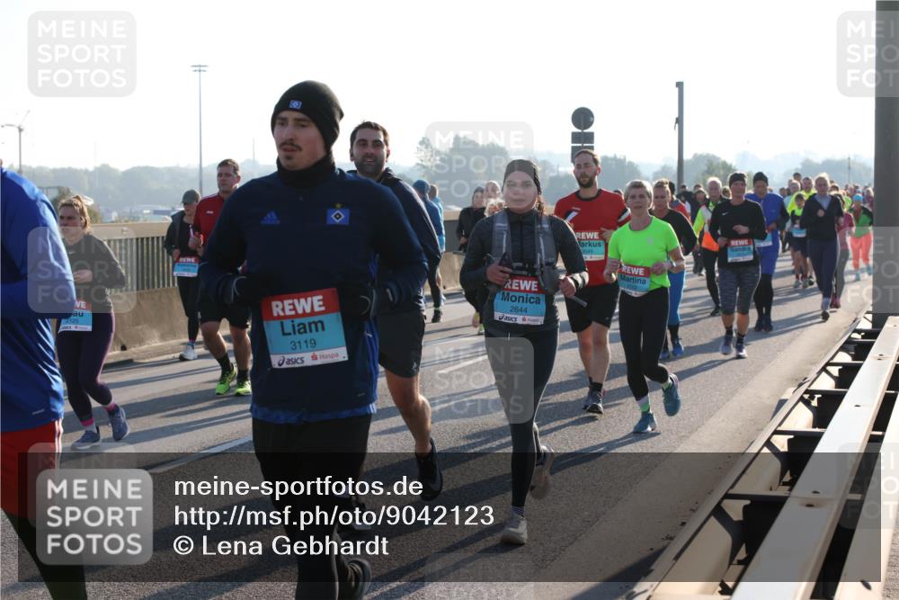03.10.2025 - Köhlbrandbrückenlauf Lena Gebhardt http://msf.ph/oto/9042123 03.10.2025 09:25:55 Position 1 2125, 3119, 2644, 2049 meine-sportfotos.de