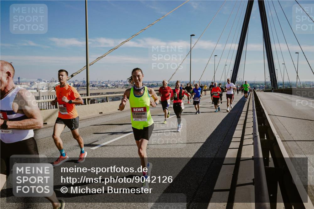 03.10.2025 - Köhlbrandbrückenlauf Michael Burmester http://msf.ph/oto/9042126 03.10.2025 12:23:22 Position 1 4219 meine-sportfotos.de