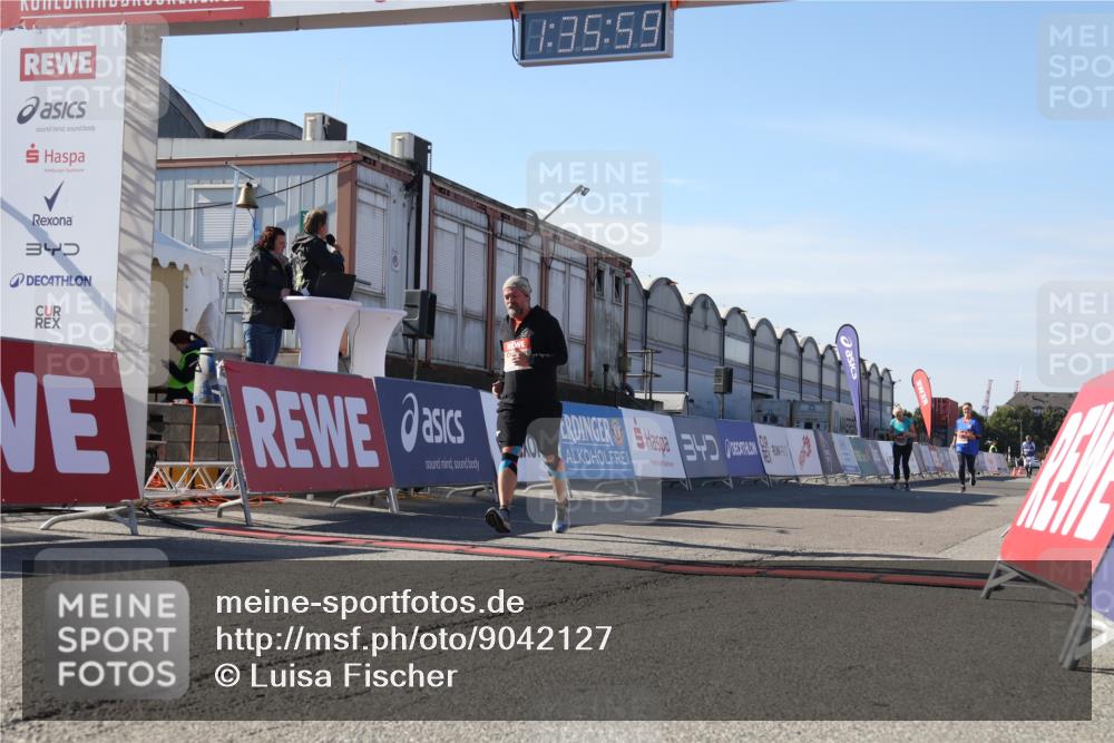 03.10.2025 - Köhlbrandbrückenlauf Luisa Fischer http://msf.ph/oto/9042127 03.10.2025 13:35:58 Ziel 4972, 6292 meine-sportfotos.de
