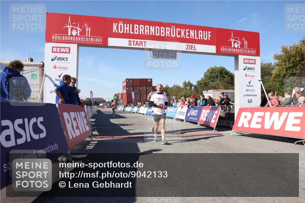 03.10.2025 - Köhlbrandbrückenlauf Lena Gebhardt http://msf.ph/oto/9042133 03.10.2025 12:58:35 Ziel 4084, 4148, 4241, 5706, 5775, 6617, 6741 meine-sportfotos.de