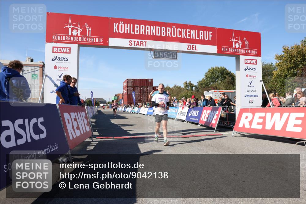 03.10.2025 - Köhlbrandbrückenlauf Lena Gebhardt http://msf.ph/oto/9042138 03.10.2025 12:58:35 Ziel 4084, 4148, 4241, 5706, 5775, 6617, 6741 meine-sportfotos.de