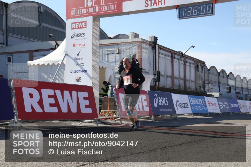 03.10.2025 - Köhlbrandbrückenlauf Luisa Fischer http://msf.ph/oto/9042147 03.10.2025 13:35:59 Ziel 4972, 6292 meine-sportfotos.de