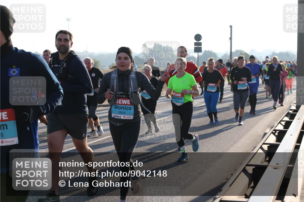 03.10.2025 - Köhlbrandbrückenlauf Lena Gebhardt http://msf.ph/oto/9042148 03.10.2025 09:25:56 Position 1 9, 2644, 2502 meine-sportfotos.de