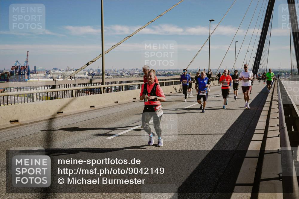 03.10.2025 - Köhlbrandbrückenlauf Michael Burmester http://msf.ph/oto/9042149 03.10.2025 12:23:23 Position 1  meine-sportfotos.de