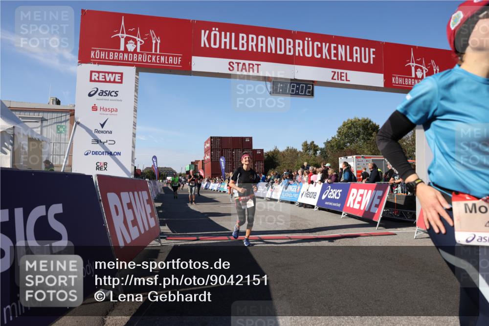 03.10.2025 - Köhlbrandbrückenlauf Lena Gebhardt http://msf.ph/oto/9042151 03.10.2025 13:18:02 Ziel 4333, 4366, 4620, 4682, 4950, 5129, 5209, 6153, 6326, 6435, 6633, 6634 meine-sportfotos.de
