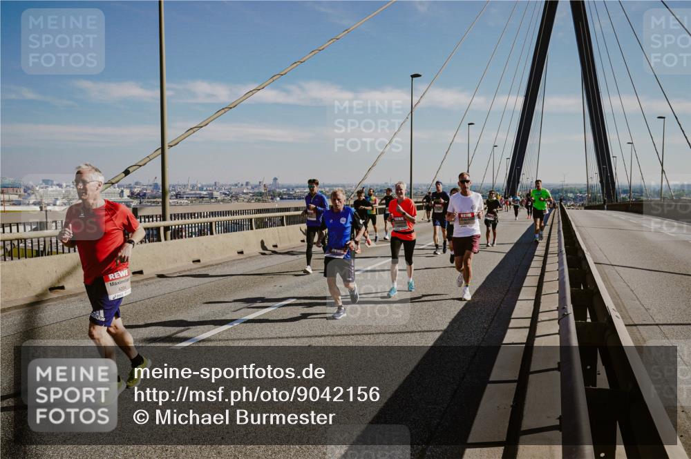 03.10.2025 - Köhlbrandbrückenlauf Michael Burmester http://msf.ph/oto/9042156 03.10.2025 12:23:24 Position 1 4294 meine-sportfotos.de