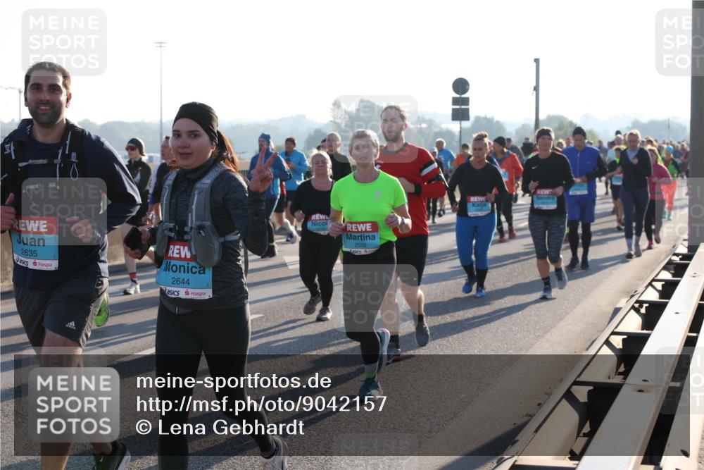 03.10.2025 - Köhlbrandbrückenlauf Lena Gebhardt http://msf.ph/oto/9042157 03.10.2025 09:25:57 Position 1 2635, 2644, 2502 meine-sportfotos.de