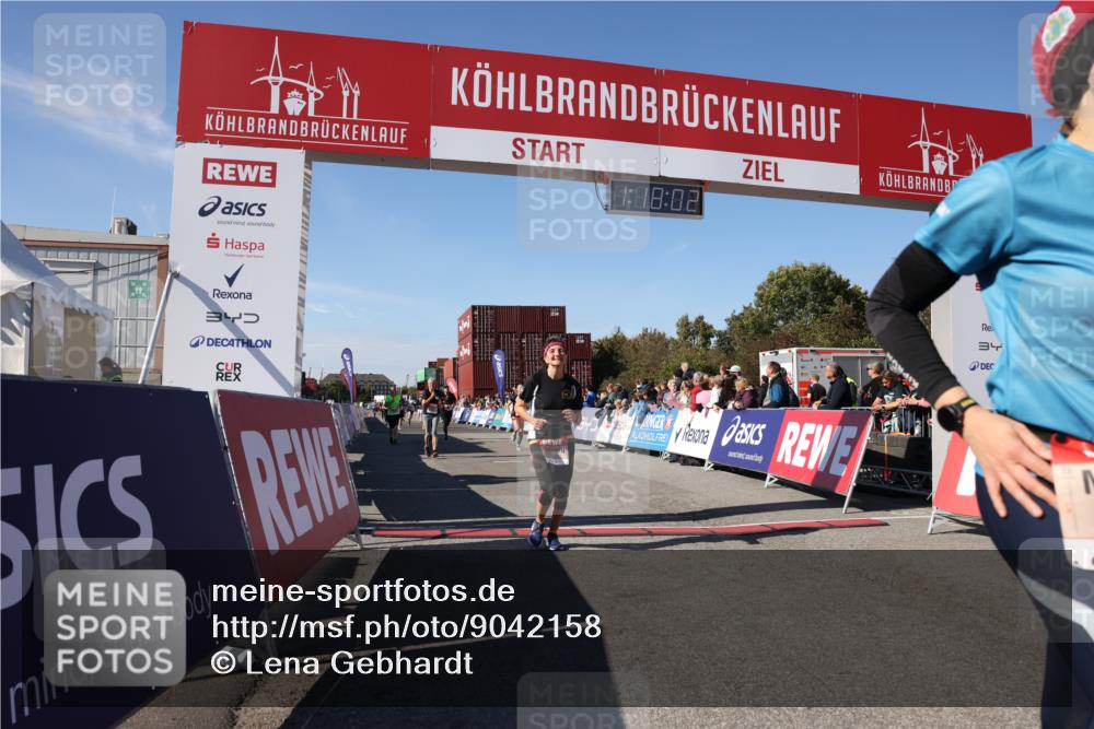 03.10.2025 - Köhlbrandbrückenlauf Lena Gebhardt http://msf.ph/oto/9042158 03.10.2025 13:18:02 Ziel 4333, 4366, 4620, 4682, 4950, 5129, 5209, 6153, 6326, 6435, 6633, 6634 meine-sportfotos.de