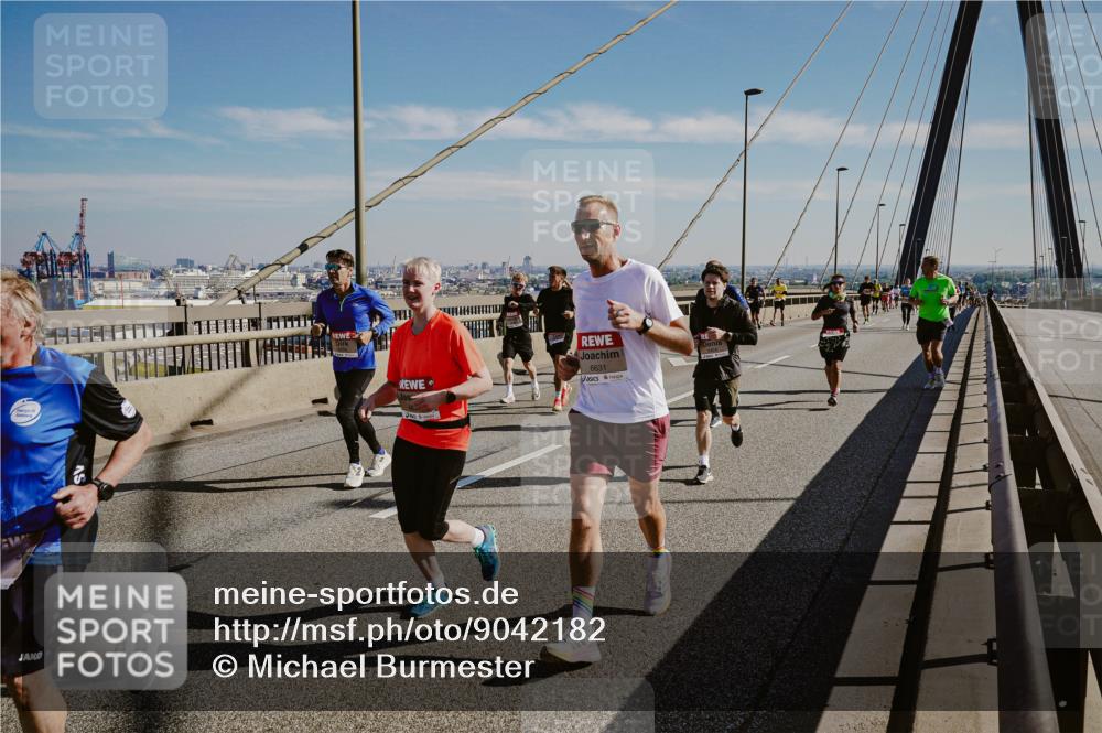 03.10.2025 - Köhlbrandbrückenlauf Michael Burmester http://msf.ph/oto/9042182 03.10.2025 12:23:25 Position 1 6631 meine-sportfotos.de