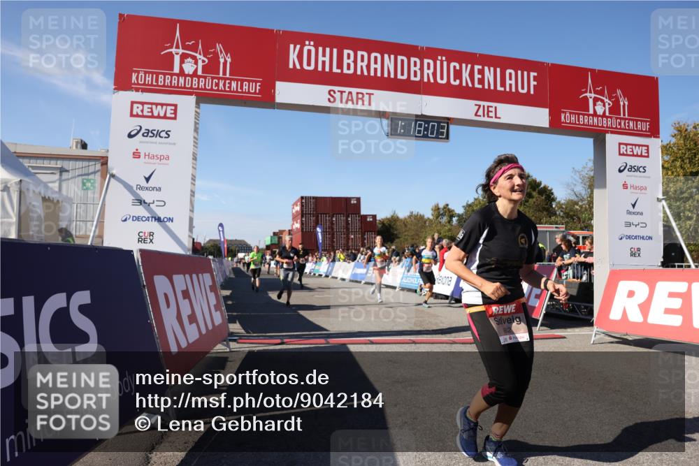 03.10.2025 - Köhlbrandbrückenlauf Lena Gebhardt http://msf.ph/oto/9042184 03.10.2025 13:18:04 Ziel 4333, 4366, 4620, 4661, 4682, 4950, 5129, 5209, 6153, 6326, 6435, 6633, 6634 meine-sportfotos.de