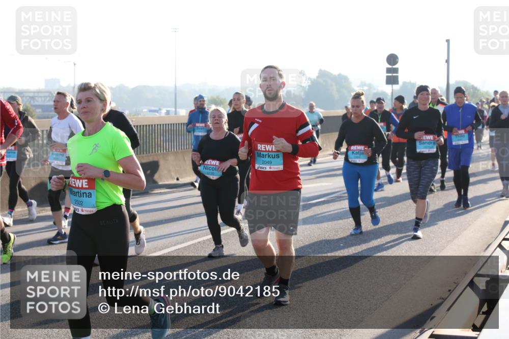 03.10.2025 - Köhlbrandbrückenlauf Lena Gebhardt http://msf.ph/oto/9042185 03.10.2025 09:25:58 Position 1 2502, 3130, 2049 meine-sportfotos.de