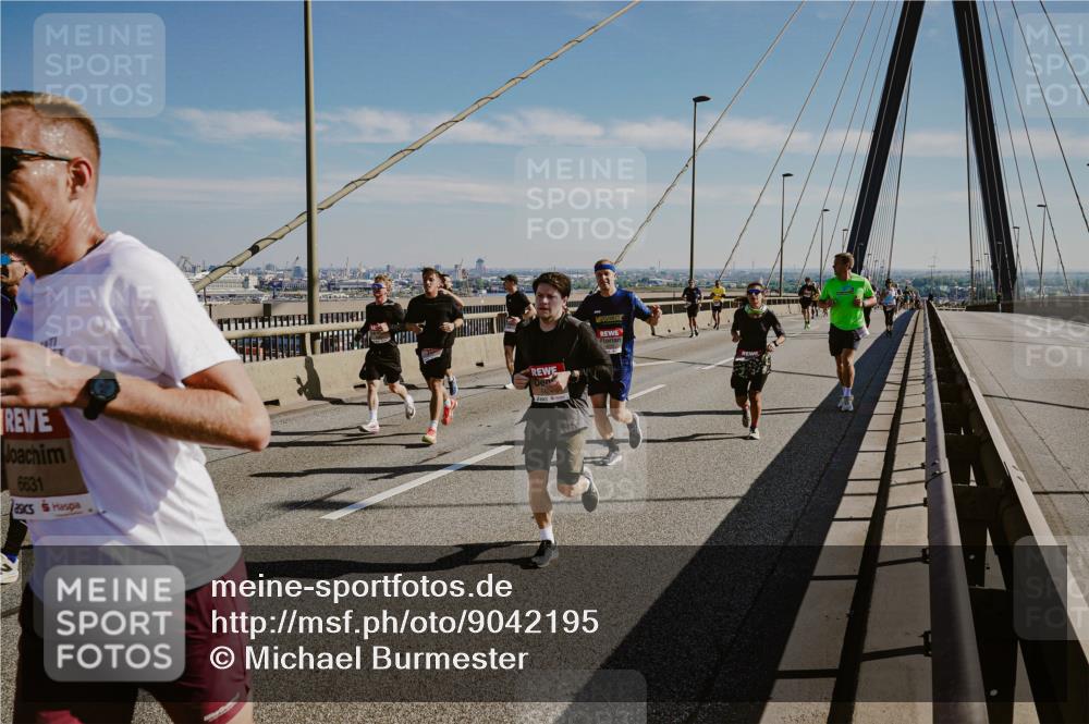 03.10.2025 - Köhlbrandbrückenlauf Michael Burmester http://msf.ph/oto/9042195 03.10.2025 12:23:26 Position 1 6631 meine-sportfotos.de