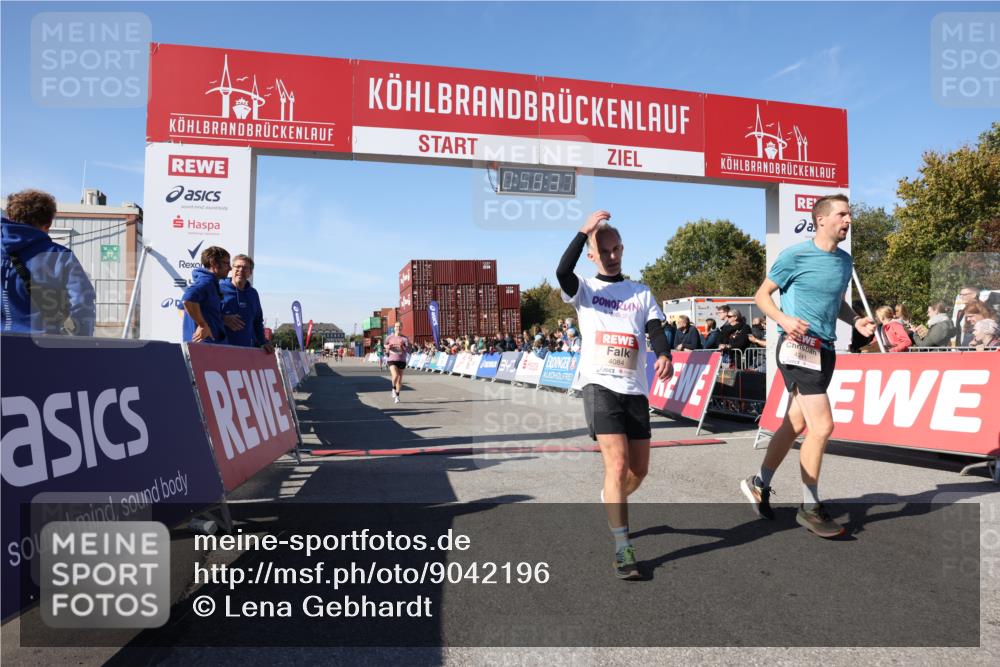 03.10.2025 - Köhlbrandbrückenlauf Lena Gebhardt http://msf.ph/oto/9042196 03.10.2025 12:58:37 Ziel 4084, 4148, 4241, 5706, 5775, 6617 meine-sportfotos.de