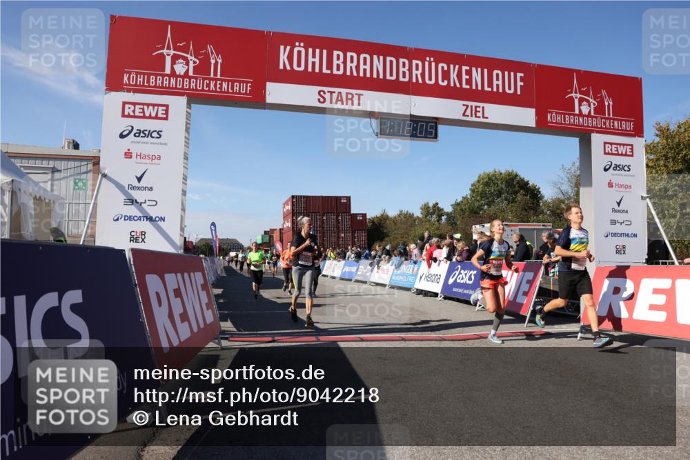 03.10.2025 - Köhlbrandbrückenlauf Lena Gebhardt http://msf.ph/oto/9042218 03.10.2025 13:18:05 Ziel 4333, 4366, 4620, 4661, 4682, 4950, 5129, 5209, 6326, 6633, 6634 meine-sportfotos.de