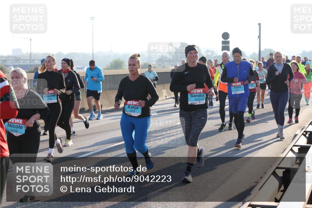 03.10.2025 - Köhlbrandbrückenlauf Lena Gebhardt http://msf.ph/oto/9042223 03.10.2025 09:25:59 Position 1 3130, 2149, 2869, 2870, 2067 meine-sportfotos.de