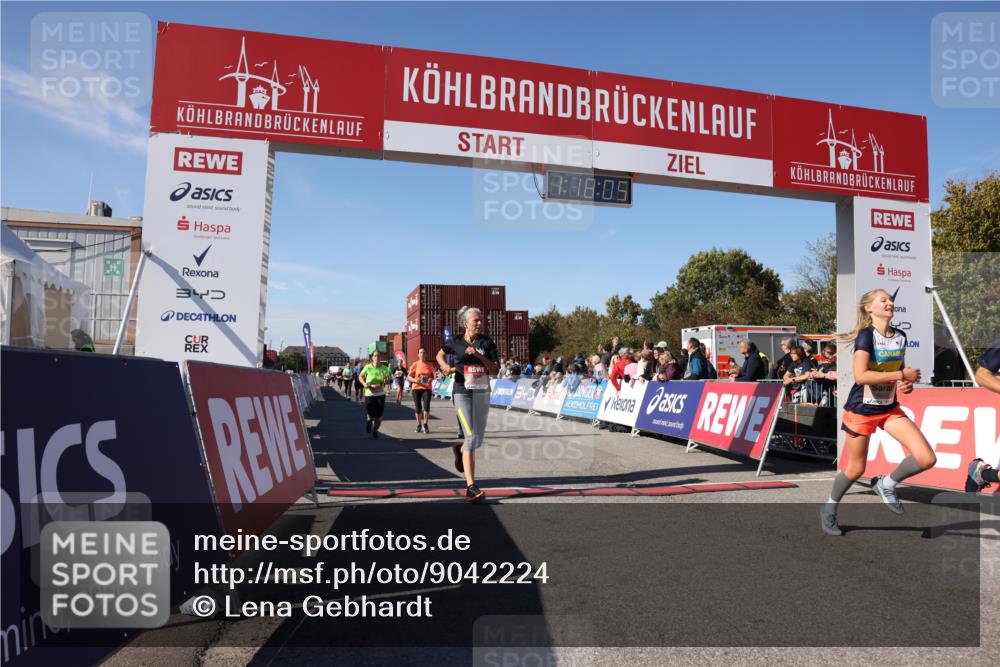 03.10.2025 - Köhlbrandbrückenlauf Lena Gebhardt http://msf.ph/oto/9042224 03.10.2025 13:18:05 Ziel 4333, 4366, 4620, 4661, 4682, 4950, 5129, 5209, 6326, 6633, 6634 meine-sportfotos.de