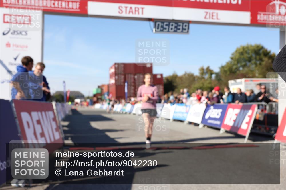 03.10.2025 - Köhlbrandbrückenlauf Lena Gebhardt http://msf.ph/oto/9042230 03.10.2025 12:58:39 Ziel 4084, 4148, 4241, 5706, 5824, 6167 meine-sportfotos.de