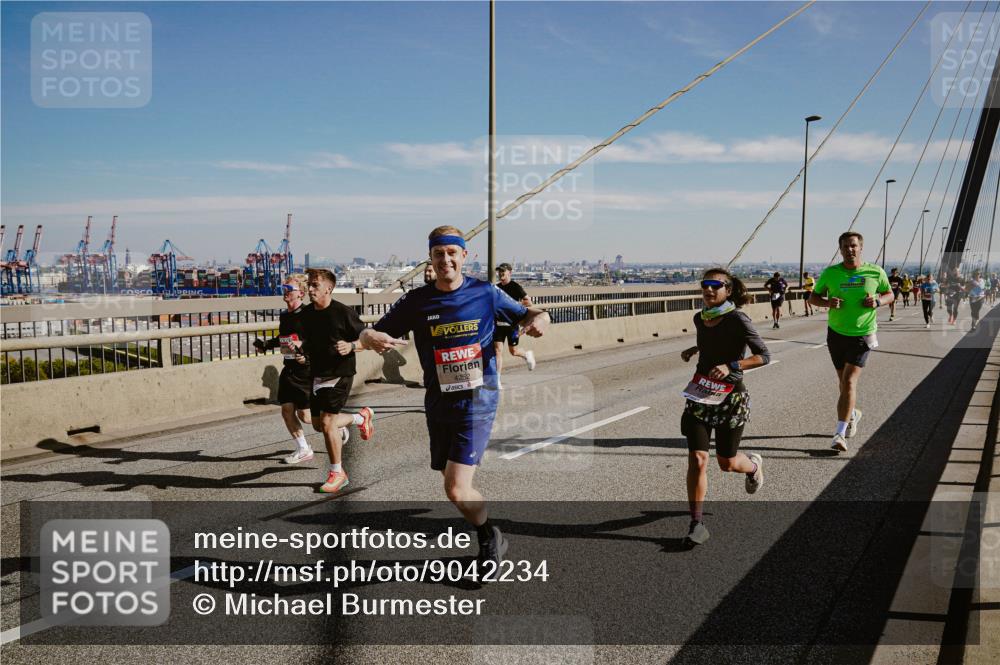 03.10.2025 - Köhlbrandbrückenlauf Michael Burmester http://msf.ph/oto/9042234 03.10.2025 12:23:28 Position 1 4252 meine-sportfotos.de