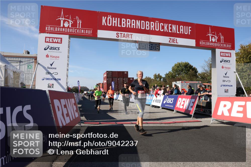 03.10.2025 - Köhlbrandbrückenlauf Lena Gebhardt http://msf.ph/oto/9042237 03.10.2025 13:18:06 Ziel 4333, 4366, 4472, 4473, 4620, 4661, 4682, 4950, 5129, 5209, 5454, 6310, 6326, 6633, 6634 meine-sportfotos.de