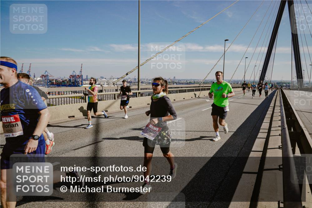 03.10.2025 - Köhlbrandbrückenlauf Michael Burmester http://msf.ph/oto/9042239 03.10.2025 12:23:28 Position 1 4252, 6236 meine-sportfotos.de