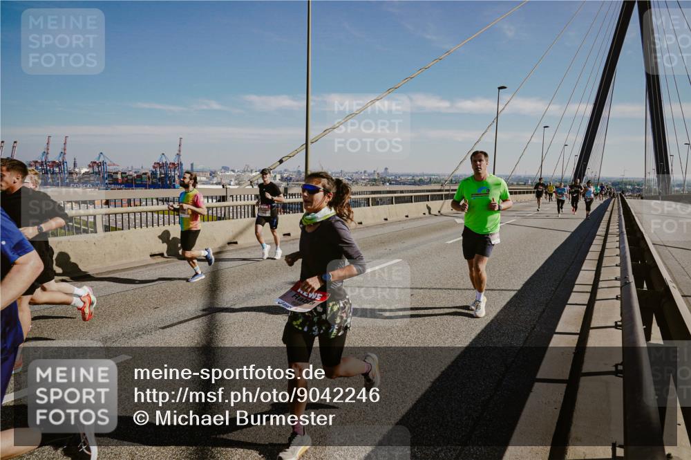 03.10.2025 - Köhlbrandbrückenlauf Michael Burmester http://msf.ph/oto/9042246 03.10.2025 12:23:28 Position 1  meine-sportfotos.de