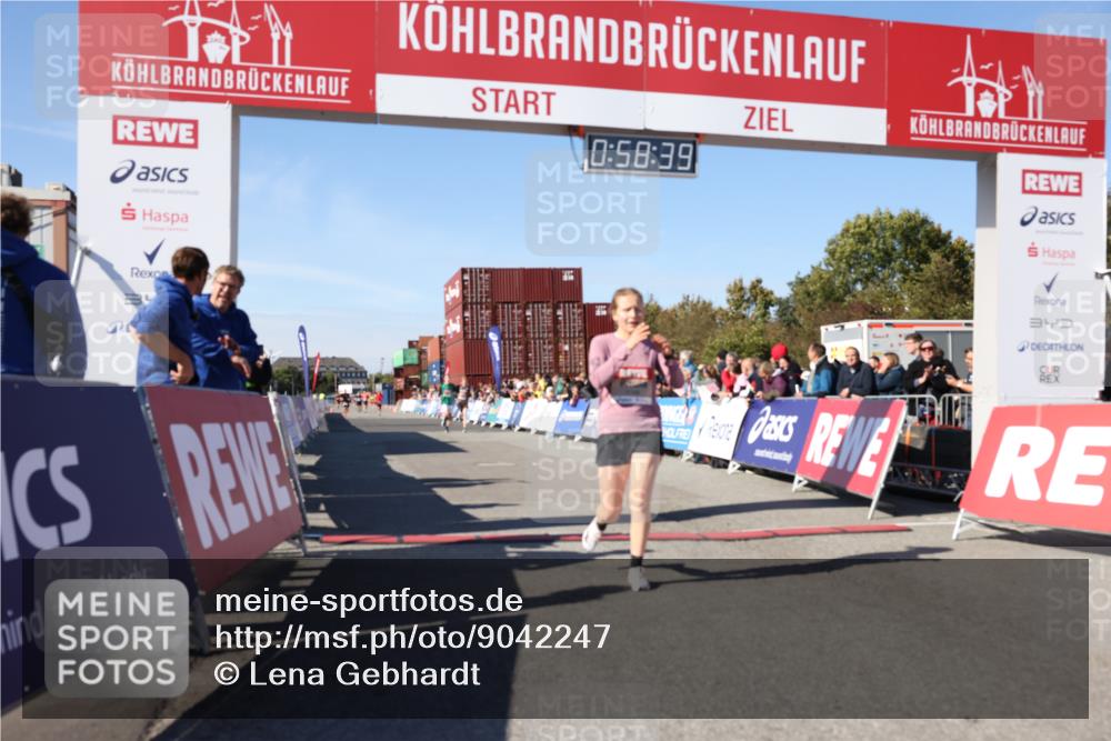 03.10.2025 - Köhlbrandbrückenlauf Lena Gebhardt http://msf.ph/oto/9042247 03.10.2025 12:58:40 Ziel 4084, 4148, 4241, 5706, 5824, 6167 meine-sportfotos.de