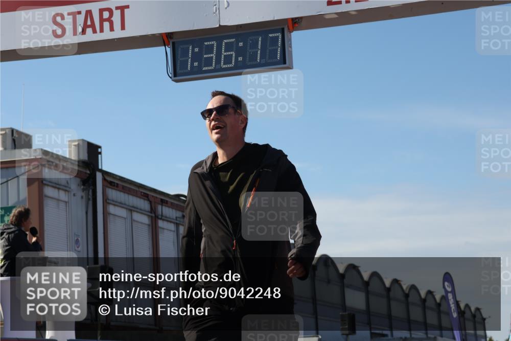 03.10.2025 - Köhlbrandbrückenlauf Luisa Fischer http://msf.ph/oto/9042248 03.10.2025 13:36:15 Ziel 5045, 5158, 5219, 6670 meine-sportfotos.de