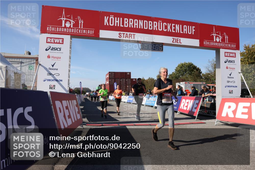 03.10.2025 - Köhlbrandbrückenlauf Lena Gebhardt http://msf.ph/oto/9042250 03.10.2025 13:18:07 Ziel 4333, 4366, 4472, 4473, 4620, 4661, 4682, 4950, 5209, 5454, 6310, 6326, 6633, 6634 meine-sportfotos.de