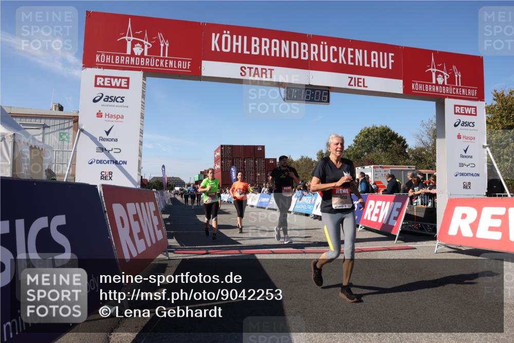 03.10.2025 - Köhlbrandbrückenlauf Lena Gebhardt http://msf.ph/oto/9042253 03.10.2025 13:18:07 Ziel 4333, 4366, 4472, 4473, 4620, 4661, 4682, 4950, 5209, 5454, 6310, 6326, 6633, 6634 meine-sportfotos.de