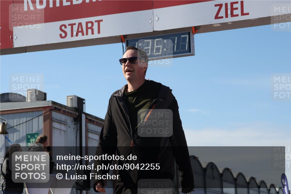 03.10.2025 - Köhlbrandbrückenlauf Luisa Fischer http://msf.ph/oto/9042255 03.10.2025 13:36:16 Ziel 5045, 5158, 5219, 6670 meine-sportfotos.de