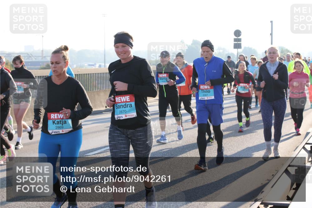 03.10.2025 - Köhlbrandbrückenlauf Lena Gebhardt http://msf.ph/oto/9042261 03.10.2025 09:26:00 Position 1 2869, 2870, 2067 meine-sportfotos.de