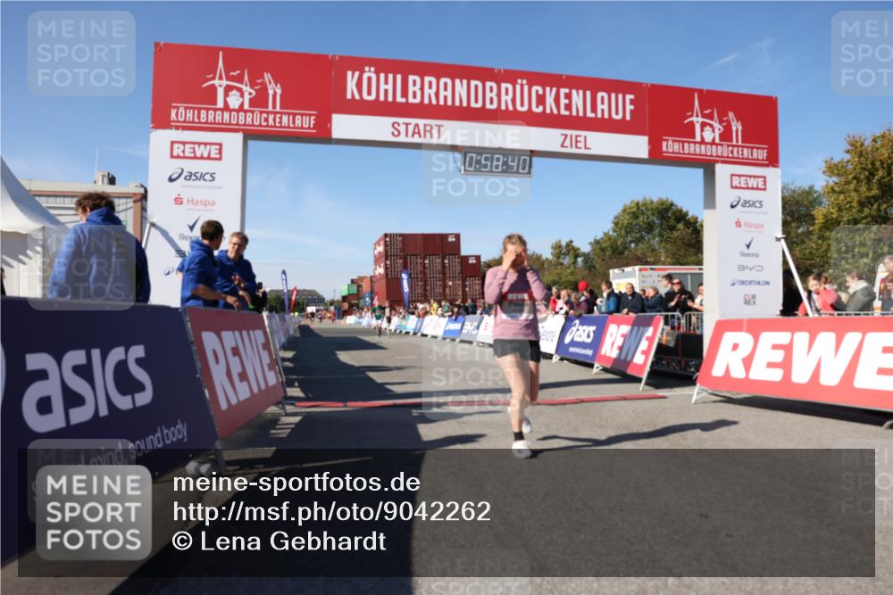 03.10.2025 - Köhlbrandbrückenlauf Lena Gebhardt http://msf.ph/oto/9042262 03.10.2025 12:58:40 Ziel 4084, 4148, 4241, 5706, 5824, 6167 meine-sportfotos.de