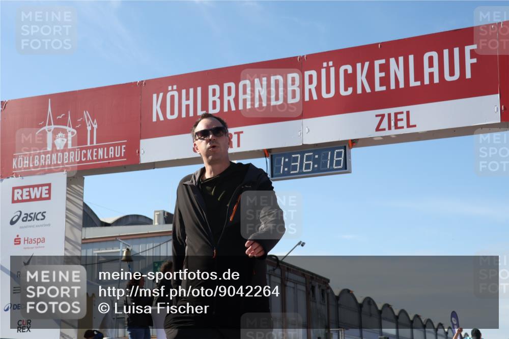 03.10.2025 - Köhlbrandbrückenlauf Luisa Fischer http://msf.ph/oto/9042264 03.10.2025 13:36:16 Ziel 5045, 5158, 5219, 6670 meine-sportfotos.de