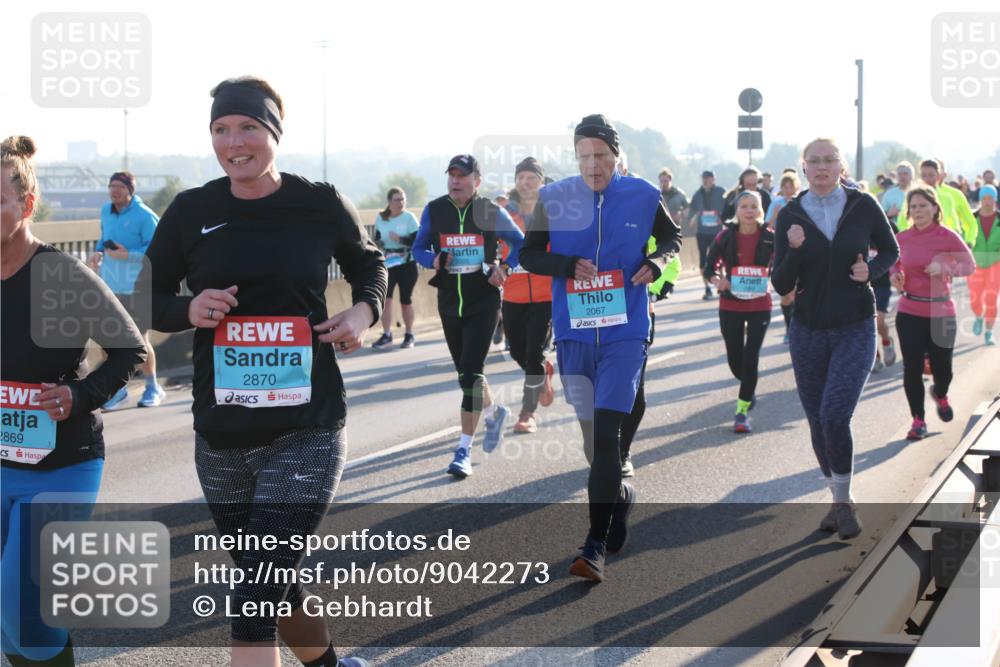 03.10.2025 - Köhlbrandbrückenlauf Lena Gebhardt http://msf.ph/oto/9042273 03.10.2025 09:26:01 Position 1 2869, 2870, 2067 meine-sportfotos.de