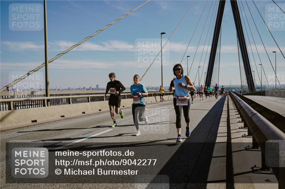 03.10.2025 - Köhlbrandbrückenlauf Michael Burmester http://msf.ph/oto/9042277 03.10.2025 12:23:34 Position 1 4303 meine-sportfotos.de