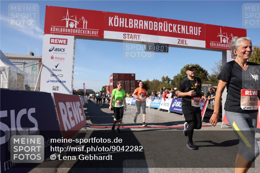 03.10.2025 - Köhlbrandbrückenlauf Lena Gebhardt http://msf.ph/oto/9042282 03.10.2025 13:18:08 Ziel 4333, 4366, 4472, 4473, 4620, 4661, 4682, 4950, 5209, 5454, 6310, 6326, 6633, 6634 meine-sportfotos.de