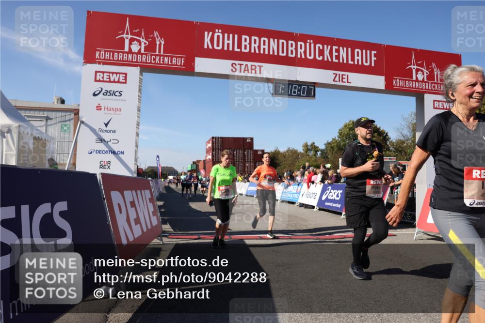 03.10.2025 - Köhlbrandbrückenlauf Lena Gebhardt http://msf.ph/oto/9042288 03.10.2025 13:18:08 Ziel 4333, 4366, 4472, 4473, 4620, 4661, 4682, 4950, 5209, 5454, 6310, 6326, 6633, 6634 meine-sportfotos.de