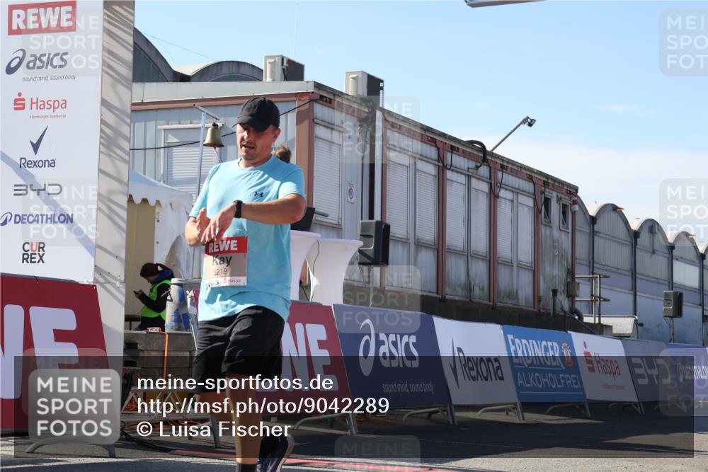 03.10.2025 - Köhlbrandbrückenlauf Luisa Fischer http://msf.ph/oto/9042289 03.10.2025 13:36:20 Ziel 5045, 5219 meine-sportfotos.de