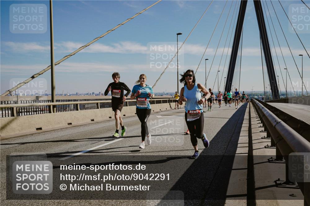 03.10.2025 - Köhlbrandbrückenlauf Michael Burmester http://msf.ph/oto/9042291 03.10.2025 12:23:34 Position 1  meine-sportfotos.de