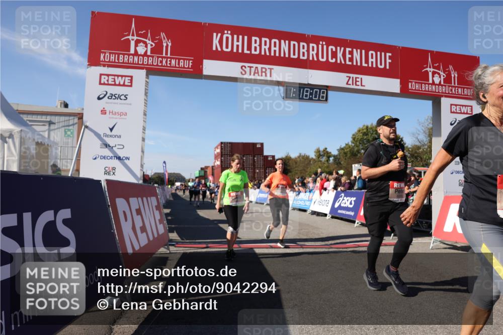 03.10.2025 - Köhlbrandbrückenlauf Lena Gebhardt http://msf.ph/oto/9042294 03.10.2025 13:18:08 Ziel 4333, 4366, 4472, 4473, 4620, 4661, 4682, 4950, 5209, 5454, 6310, 6326, 6633, 6634 meine-sportfotos.de